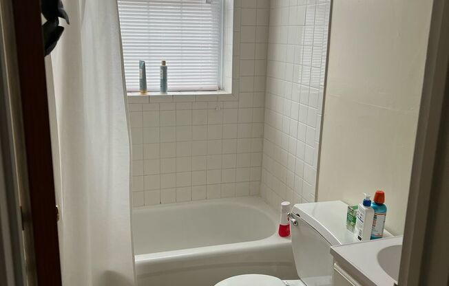Studio, 1 bath, 271 sqft, $890, Unit 206
