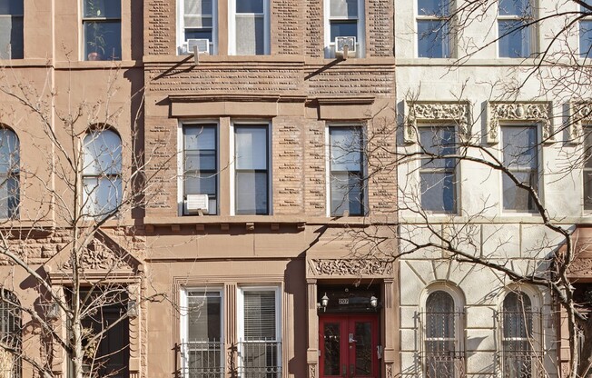 207 W 136 ST