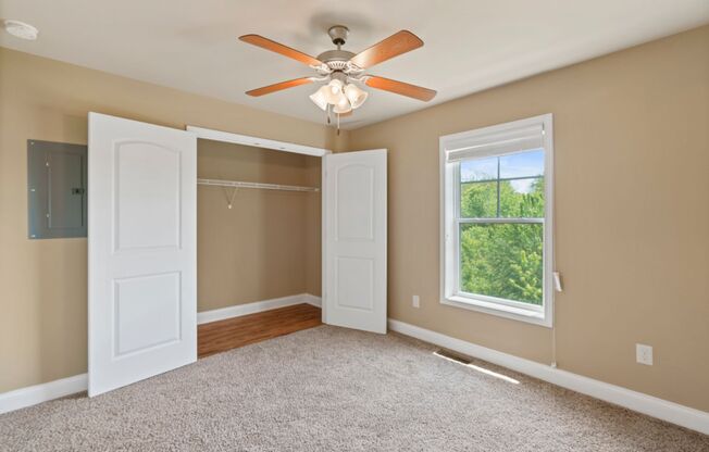 2 beds, 2.5 baths, 1,115 sqft, $985, Unit 62