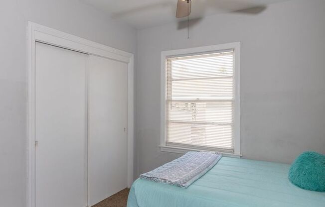 3 beds, 1 bath, $1,100