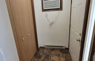 2 beds, 1 bath, $1,300