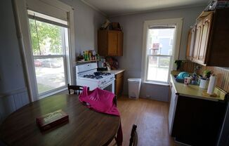 3 beds, 1 bath, $2,850, Unit 102