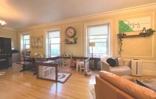 2 beds, 1 bath, $2,145, Unit 101