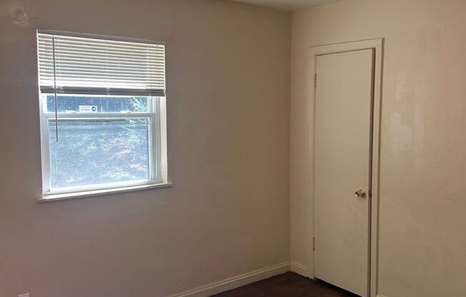 Charming 2 Bedroom 1 Bath House Rent Ready ! $1215 ! Great Location