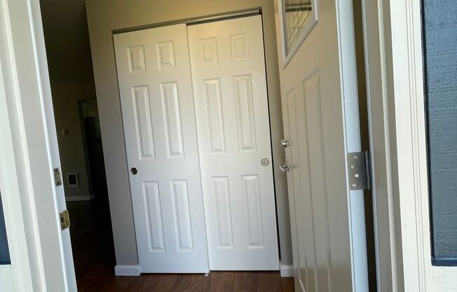 2 beds, 1 bath, 945 sqft, $1,575, Unit 052