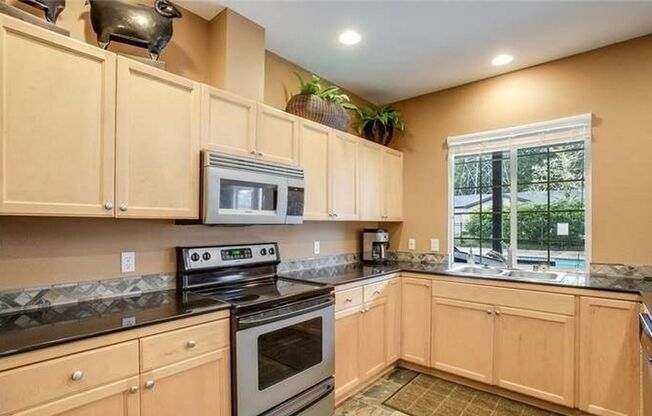 Tranquil Top-Floor Condo in Issaquah's Tanglewood Community