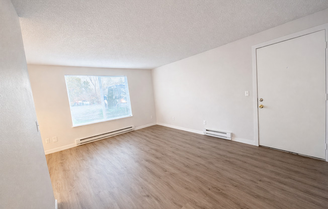 2 beds, 1 bath, 690 sqft, $1,595, Unit 721