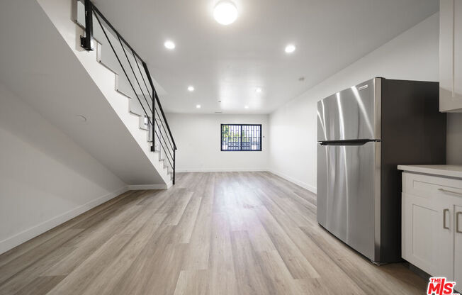 4112 1/2 NORMANDIE AVE