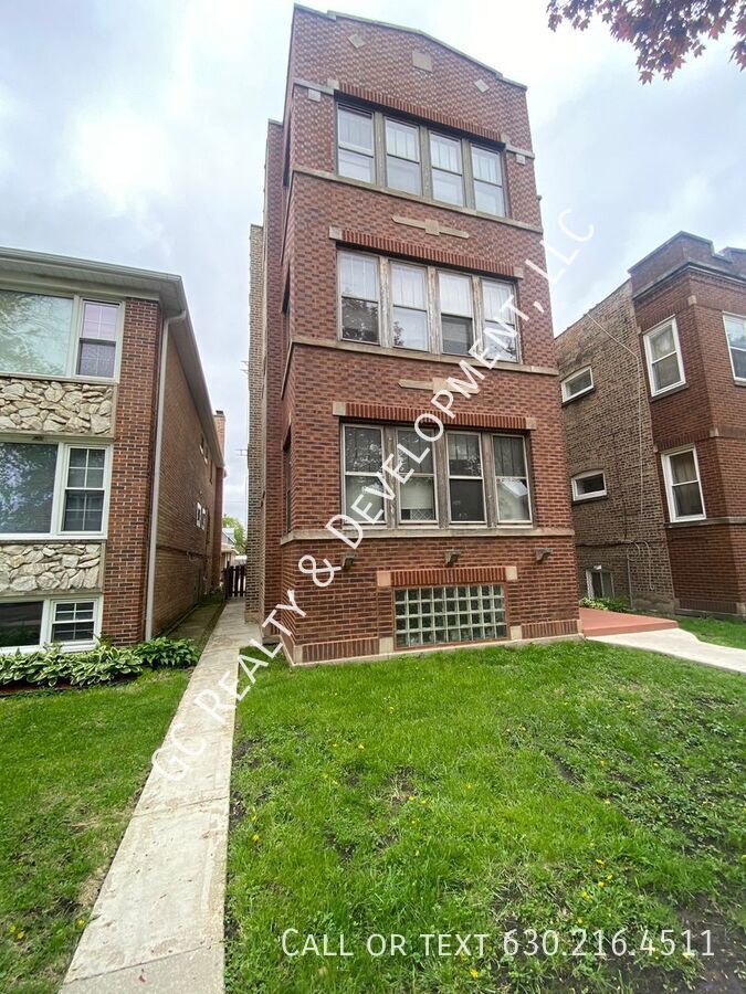 4626 N KENNETH AVE