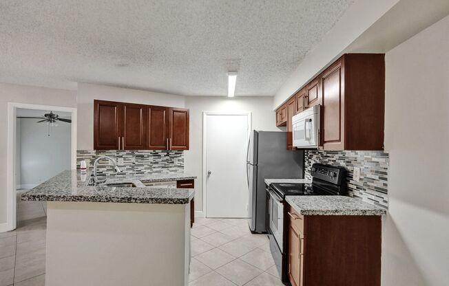 2 beds, 2 baths, $2,000, Unit APARTMENT 407