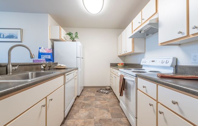1 bed, 1 bath, 665 sqft, $1,465, Unit 228
