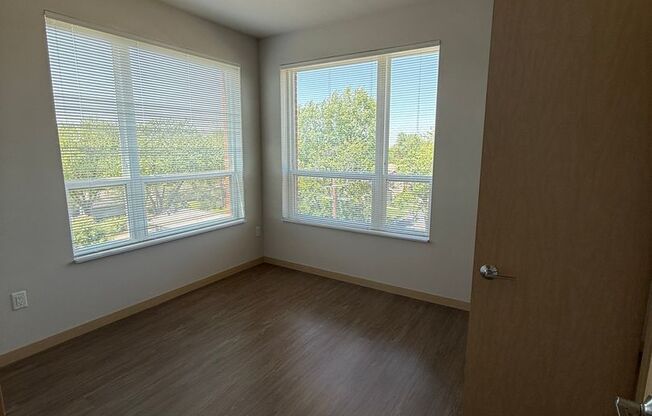 2 beds, 1 bath, 929 sqft, $2,150, Unit #414