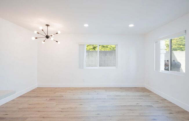 1031 N Orange Grove Ave