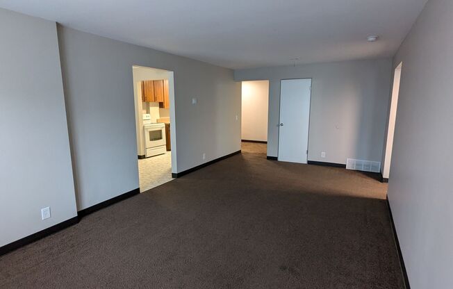 2 beds, 1 bath, 700 sqft, $800, Unit Unit 3