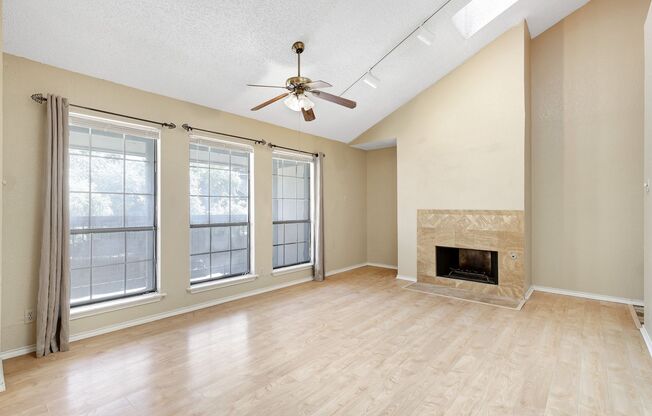 ***MOVE-IN SPECIAL: ONE WEEK FREE***Bright and Stylish 2 Bedroom Condo in Prime Location