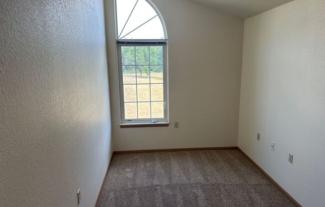 1 bed, 1 bath, 1,371 sqft, $1,825, Unit 33562