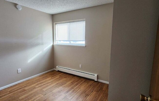 2 beds, 1 bath, 715 sqft, $895, Unit C102
