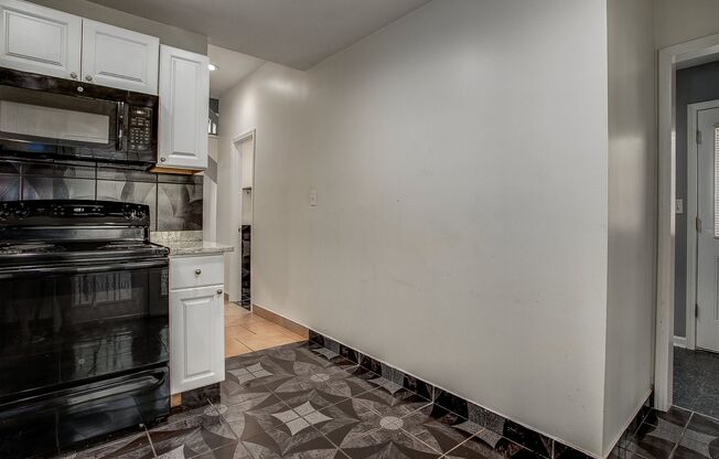 2 beds, 1 bath, $1,650