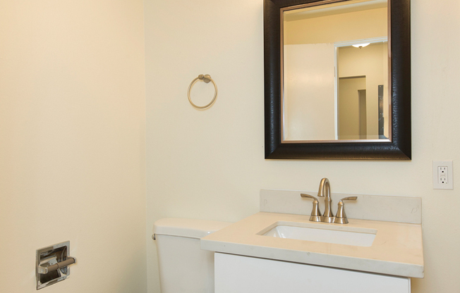 Remodeled 2 Bed / 1 Bath in central FREMONT! W/D in-unit!