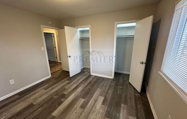 2 beds, 1 bath, $900, Unit 8034