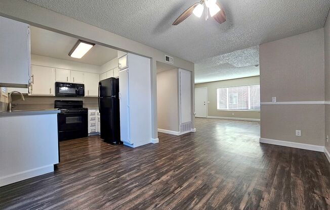 3 beds, 1.5 baths, $2,995, Unit 03