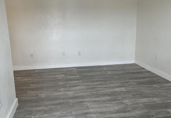 1325 W 68 ST