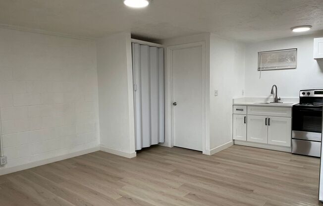 Studio, 1 bath, 313 sqft, $825, Unit Unit 022