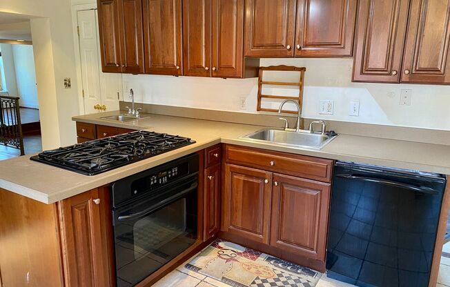 2 beds, 2 baths, $1,700, Unit Apartment - PM Hold $1600 - 11/2024