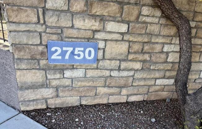 2 beds, 2 baths, 965 sqft, $1,295