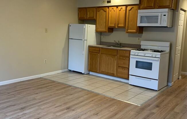 1 bed, 1 bath, $750, Unit #5