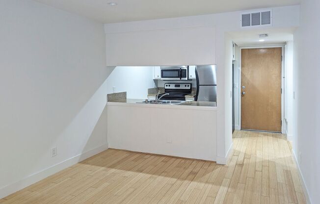 1 bed, 1 bath, $1,900, Unit Unit 106