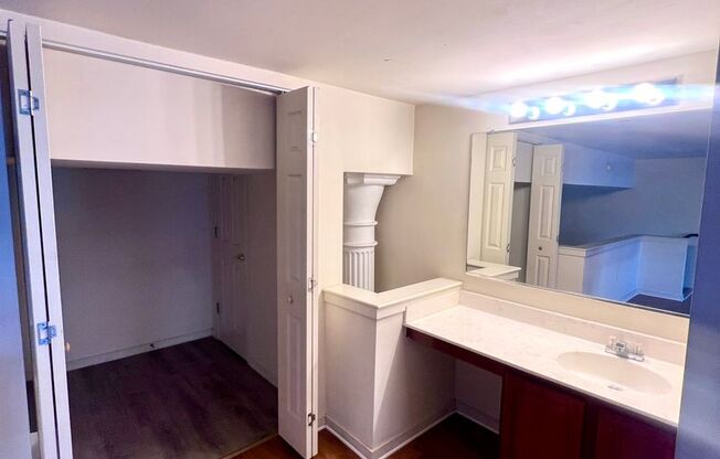 1 bed, 1.5 baths, $1,275, Unit Apt. 204