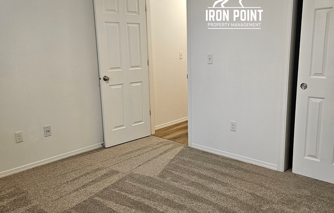 *$500 off your first months rent!* Move-in Ready Home w/new paint & flooring throughout, 2 car garage.