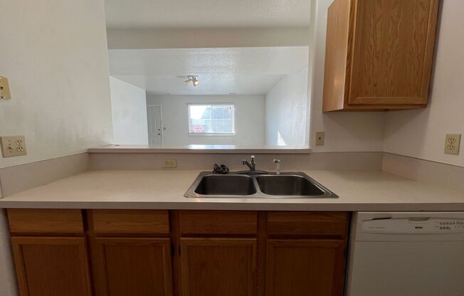 2 beds, 1.5 baths, $1,150, Unit 1860 S 2nd # 9