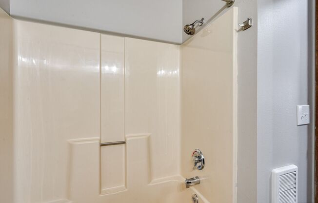 2 beds, 2 baths, 1,050 sqft, $1,599, Unit FV9A