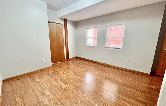 2 beds, 1 bath, $2,900, Unit 3