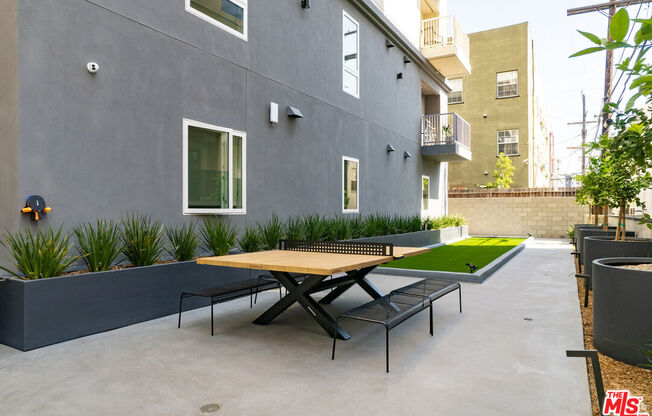 1 bed, 1 bath, 654 sqft, $2,100, Unit 104