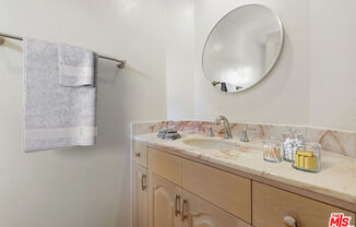 2025 S BEVERLY GLN BLVD