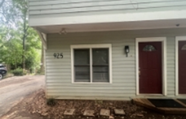 925 GREENWOOD AVE NE