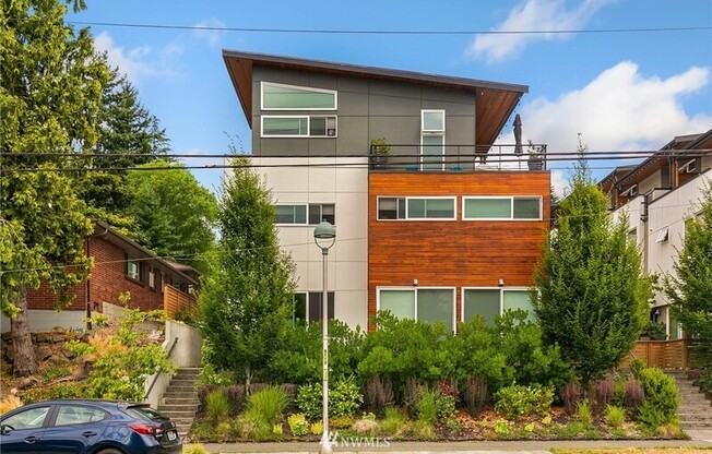 7016 CALIFORNIA AVE SW