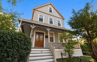 32 THORNTON ST