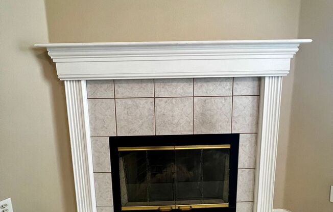 2 Bed/ 2 Bath With Large Back Deck