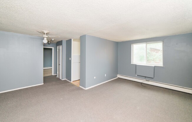 2 beds, 1 bath, 700 sqft, $925, Unit Unit 02B
