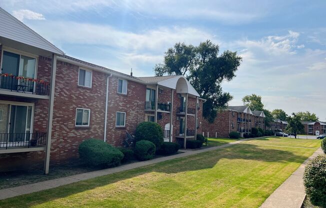 2 beds, 1 bath, 850 sqft, $1,275, Unit 820-7