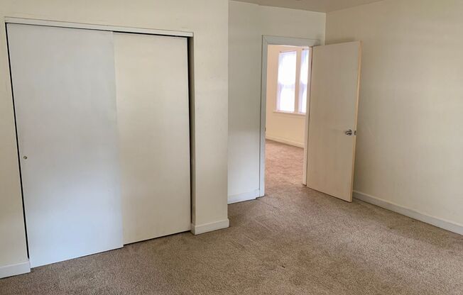 2 beds, 1 bath, $1,095, Unit 1512L