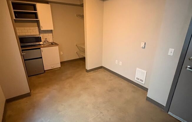 Studio, 1 bath, 163 sqft, $815, Unit 502