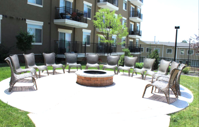 2 beds, 1 bath, 852 sqft, $1,400, Unit 503