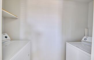 2 beds, 2 baths, $1,350, Unit APARTMENT 4