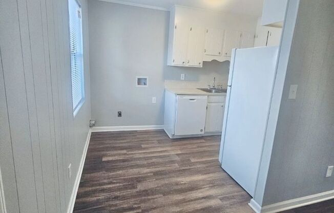 2 beds, 1 bath, 692 sqft, $995, Unit 100-L