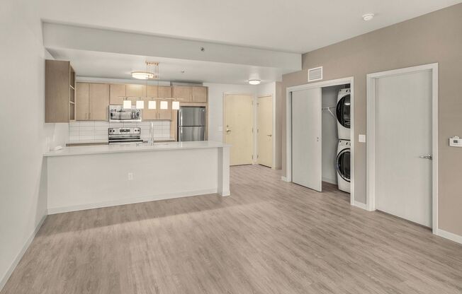 1 bed, 1 bath, 737 sqft, $2,000, Unit 914